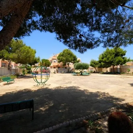 2 Bedroom House In Cabo Roig *